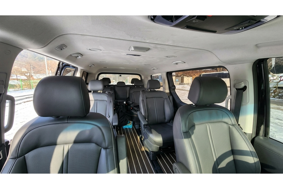 Private Airport Transfer with 10 Seaters Van in Seoul